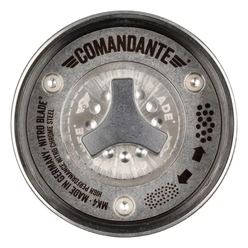 Macinacaffè manuale COMANDANTE C40 MK4 Nitro-Blade Racing verde — macinatura regolabile, 160 mm, 740 g