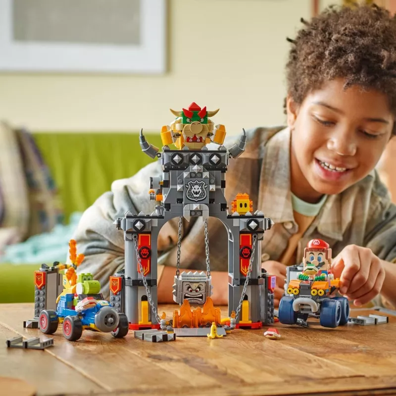 Giocattolo da costruzione set LEGO 72039 Super Mario La fortezza di Bowser con Mario Kart, set di gioco interattivo