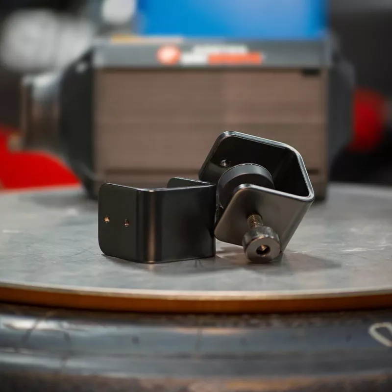 Asetek SimSports morsetto da tavolo per volanti sim-racing