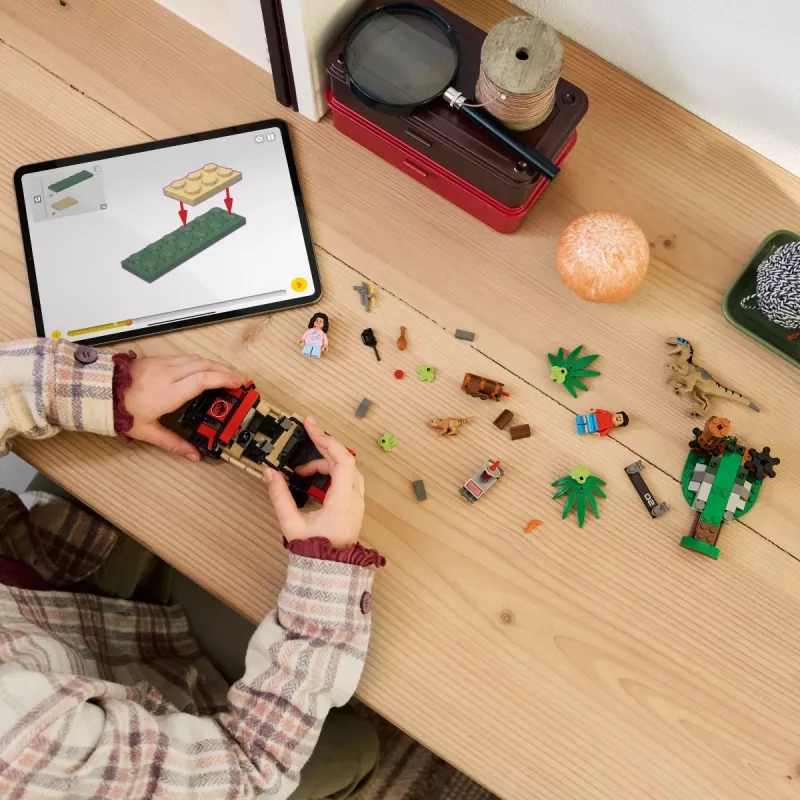 Set da costruzione LEGO Jurassic World 76972 Raptor Off-Road Escape, 285 pezzi, 2 minifigure, età 6+