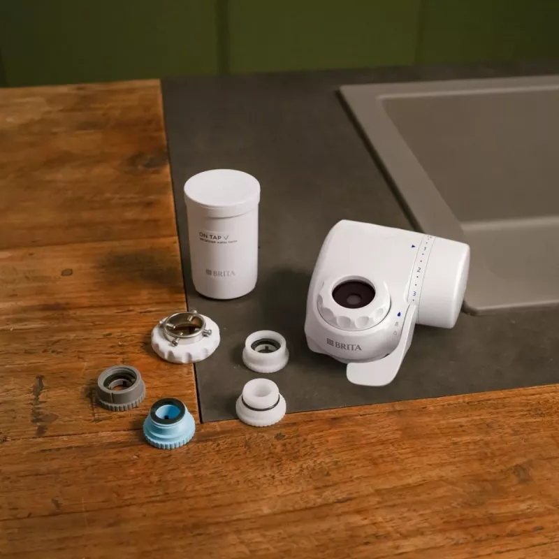Filtro per rubinetto BRITA ON TAP V CU CE2 (1052067) — 4 stadi, capacità 600 L, 3 modalità, 5 adattatori, bianco