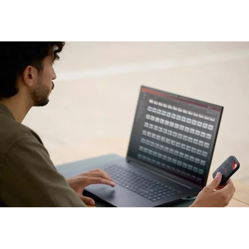 SSD esterno | SANDISK | velocità di lettura 2000 MB/s | 4000 GB | SDSSDE70-4T00-G25
