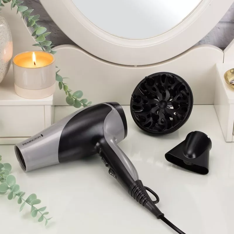 Asciugacapelli Remington D3190S — 2200 W, ionico, 3 livelli di calore, 2 velocità, getto freddo, diffusore e concentratore (argento/nero)