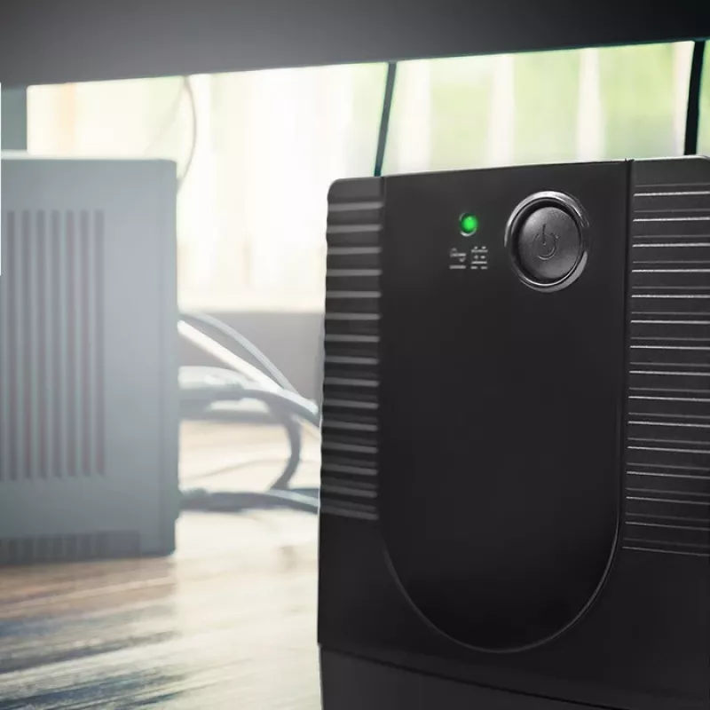 Qoltec 53772 UPS (gruppo di continuità) line-interactive 0,65 kVA 360 W 1 uscita AC