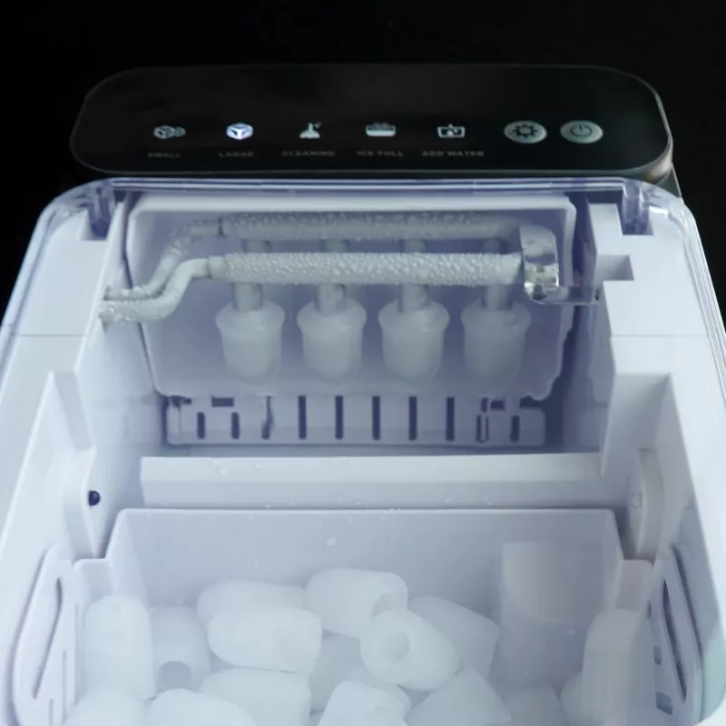 Macchina per ghiaccio BLAUPUNKT IMB301 — compatta da tavolo, produzione automatica di ghiaccio