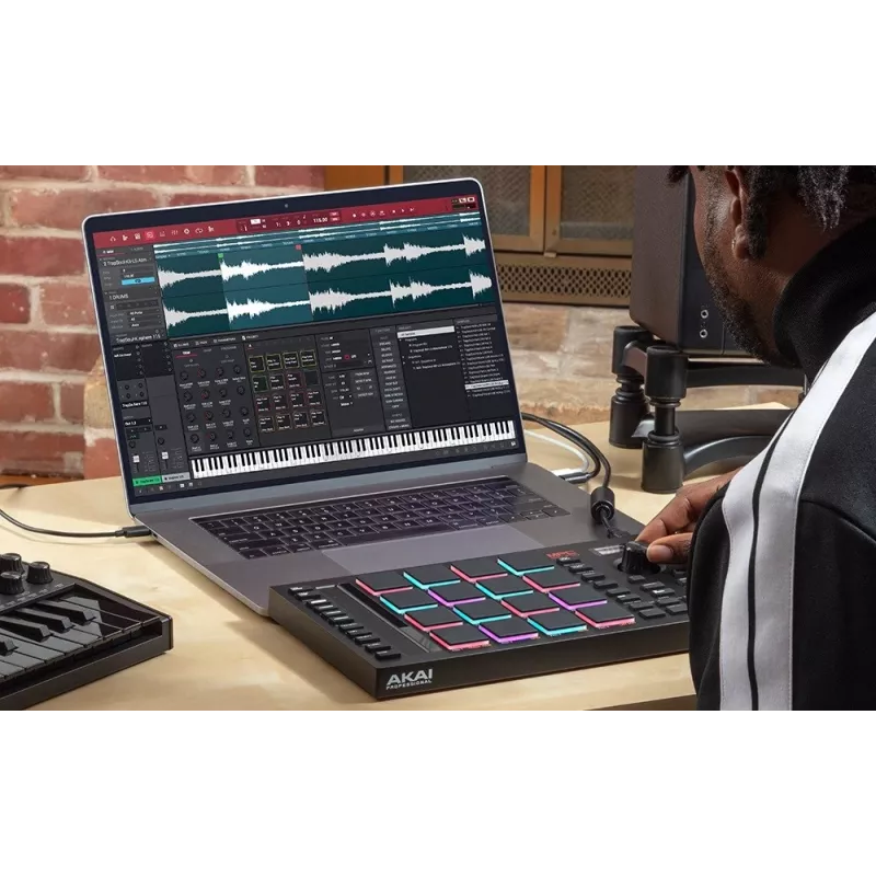 Controller MIDI Studio AKAI MPC Studio MK2 con 16 pad, LCD, retroilluminazione RGB, USB-MIDI, larghezza 305 mm