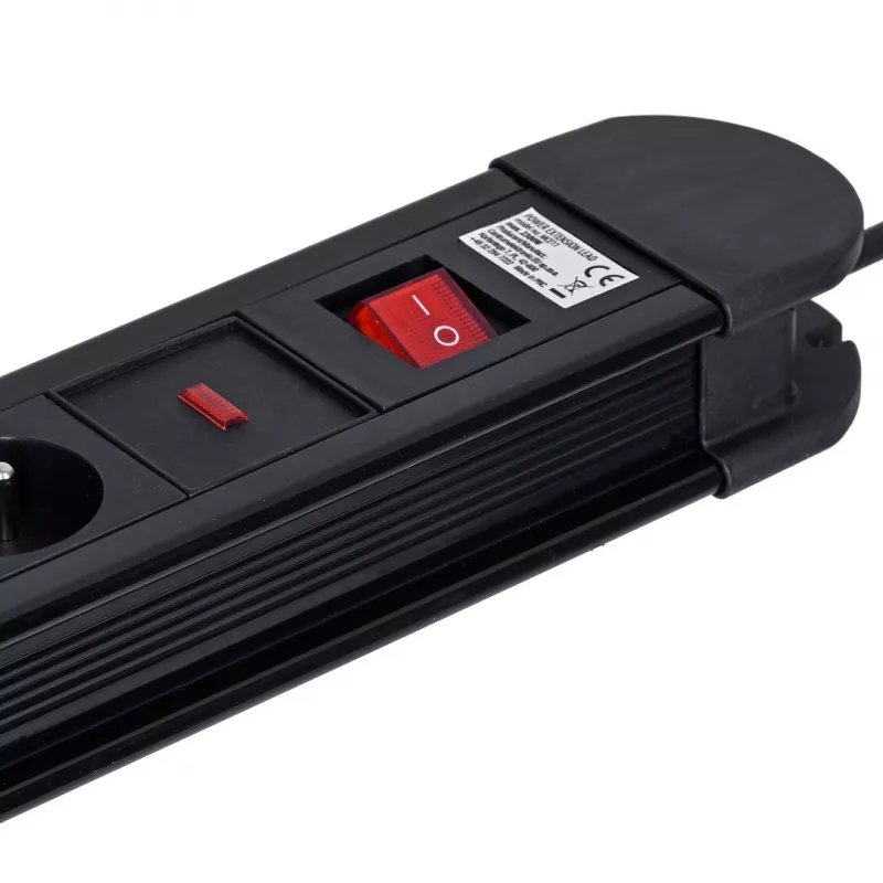 Ciabatta multipresa MACLEAN MCE11 — 8 prese AC, cavo 1.5 m, indoor, nero, con interruttore on/off