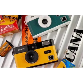 Fotocamera compatta a pellicola Kodak F9 135 mm verde bianca ISO 200-400