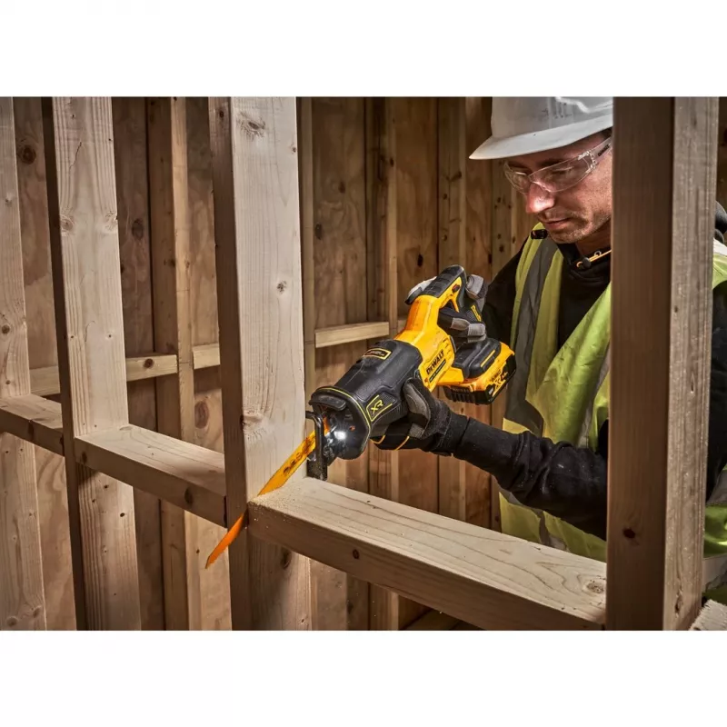 DeWALT DCS382N-XJ sega a sciabola
