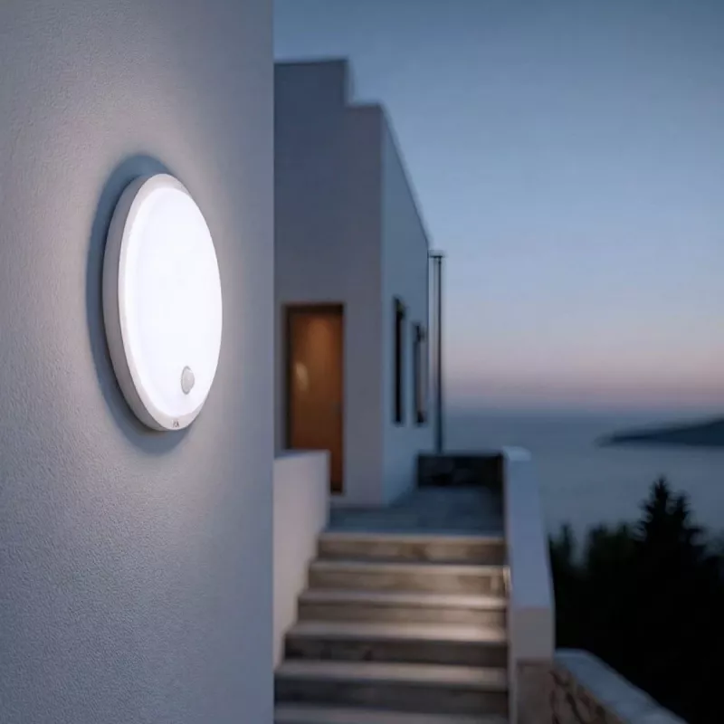 Lampada LED con sensore PIR MACLEAN MCE525 W — lampada LED da esterno con sensore di movimento