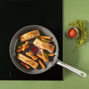 Padella Tefal Renewal C4260443 24 cm — alluminio, rivestimento antiaderente in ceramica, adatta all'induzione, Thermo-Spot