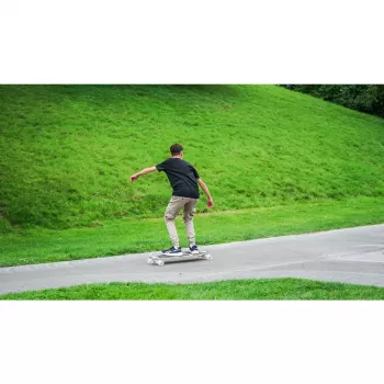 Longboard Muuwmi Lights GLOW ABEC 7 con ruote luminose, nero/verde