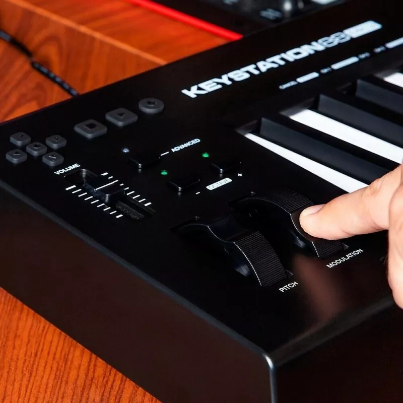M-AUDIO Keystation 88 MK3 Tastiera MIDI 88 tasti USB nero, bianco