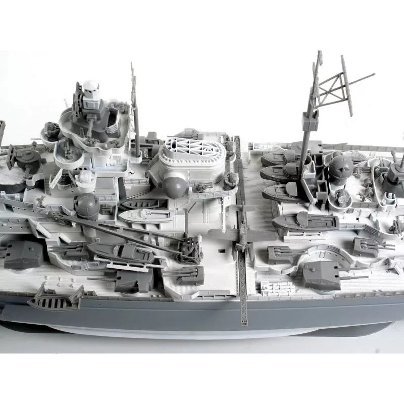 Modello in plastica nave REVELL Tirpitz scala 1:350