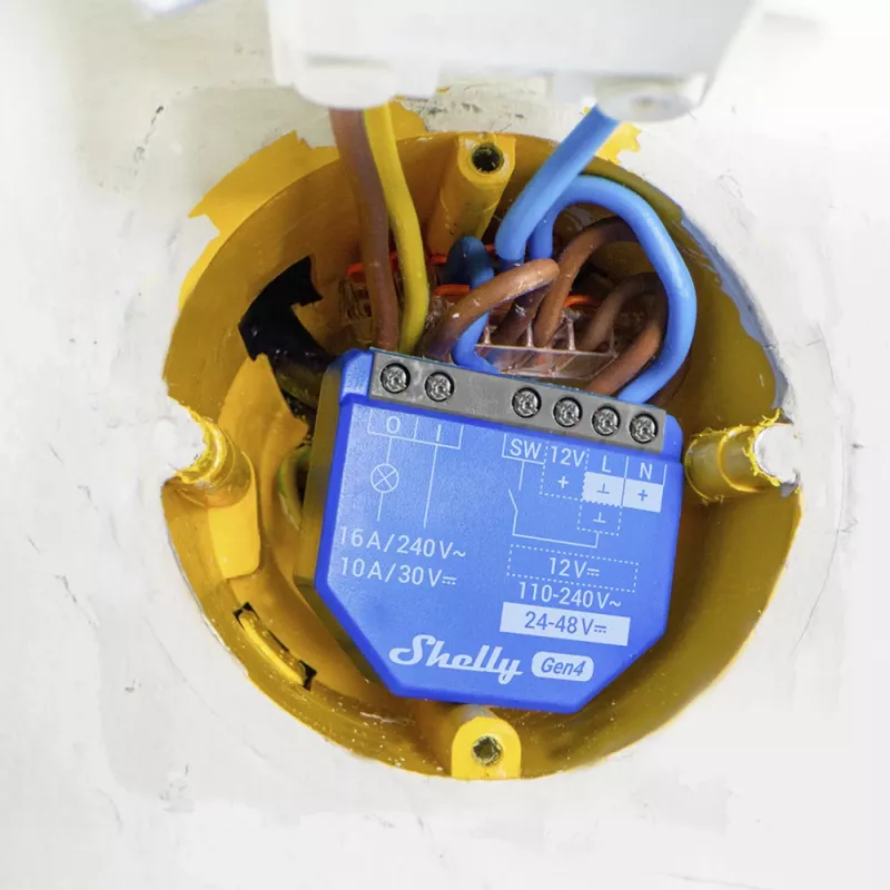 Shelly 1 Gen4 relè smart a 1 canale, 16 A, Wi-Fi 2,4 GHz, Bluetooth 5.0, Zigbee, Matter, 110–240 V AC, da incasso, in plastica, 42×16×37 mm, blu