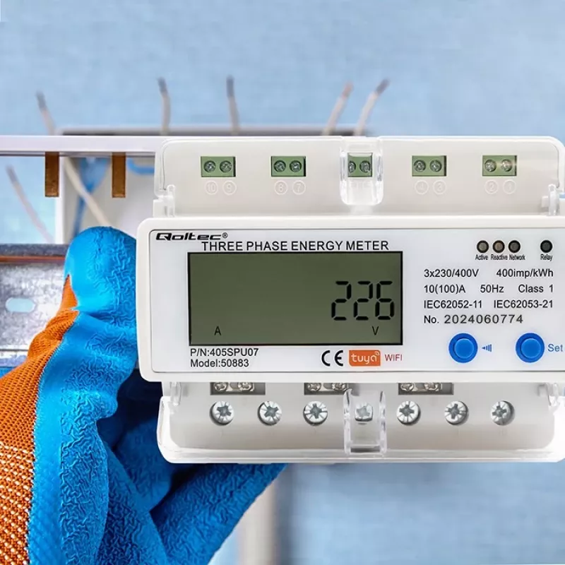 Contatore di energia trifase QOLTEC 50883 Wi‑Fi 400V con display LCD