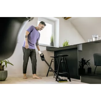 Kärcher VC 4 aspirapolvere a batteria 2 in 1, senza sacchetto, senza filo, 21,6 V Li-Ion, 30 min. di autonomia, HEPA, 2 velocità, giallo/nero