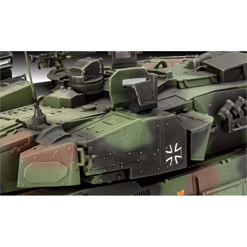Modellino in plastica REVELL Leopard 2A7A1 kit carro armato militare (scala non indicata)