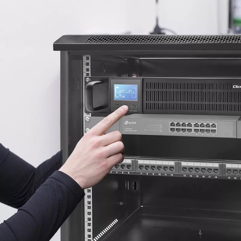 UPS QOLTEC 53946 Line-Interactive 2 kVA gruppo di continuità