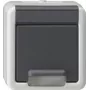 Gira presa SCHUKO da parete con coperchio a ribalta e SafetyPlus, modello 441430, grigio