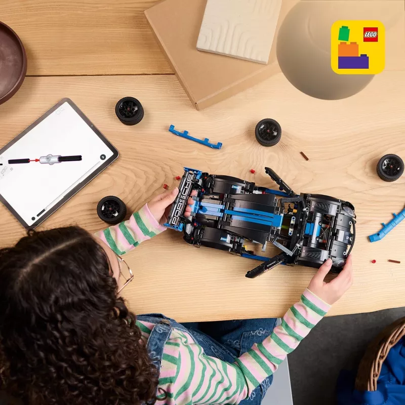 LEGO Technic 42176 Porsche GT4 e-Performance Auto da corsa