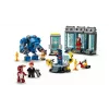 LEGO Marvel Iron Man Laboratorio Armeria 76315 set di gioco – 384 pezzi, 5 minifigure, area espositiva