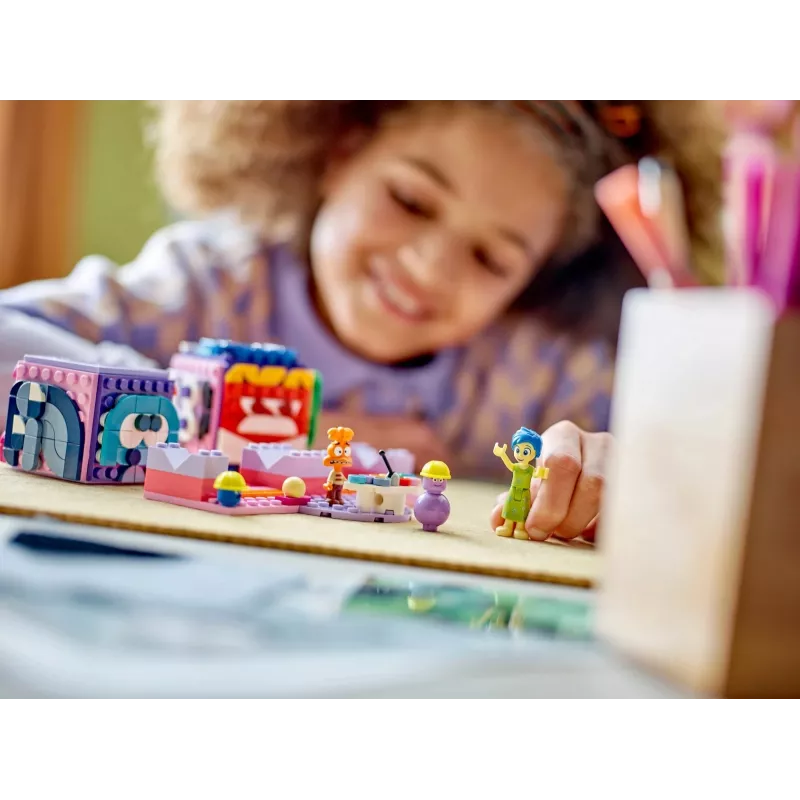 Giocattolo da costruzione LEGO Disney Pixar Inside Out 2 set cubi delle emozioni 43248