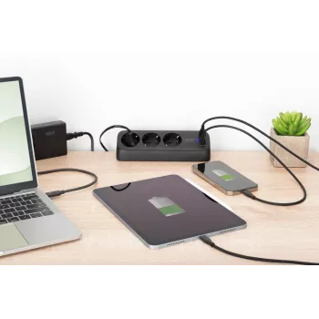 Ciabatta multipla DIGITUS 3 prese con 2×USB-A & 1×USB-C, 3 prese AC Tipo E/F, cavo 1,5 m, nero
