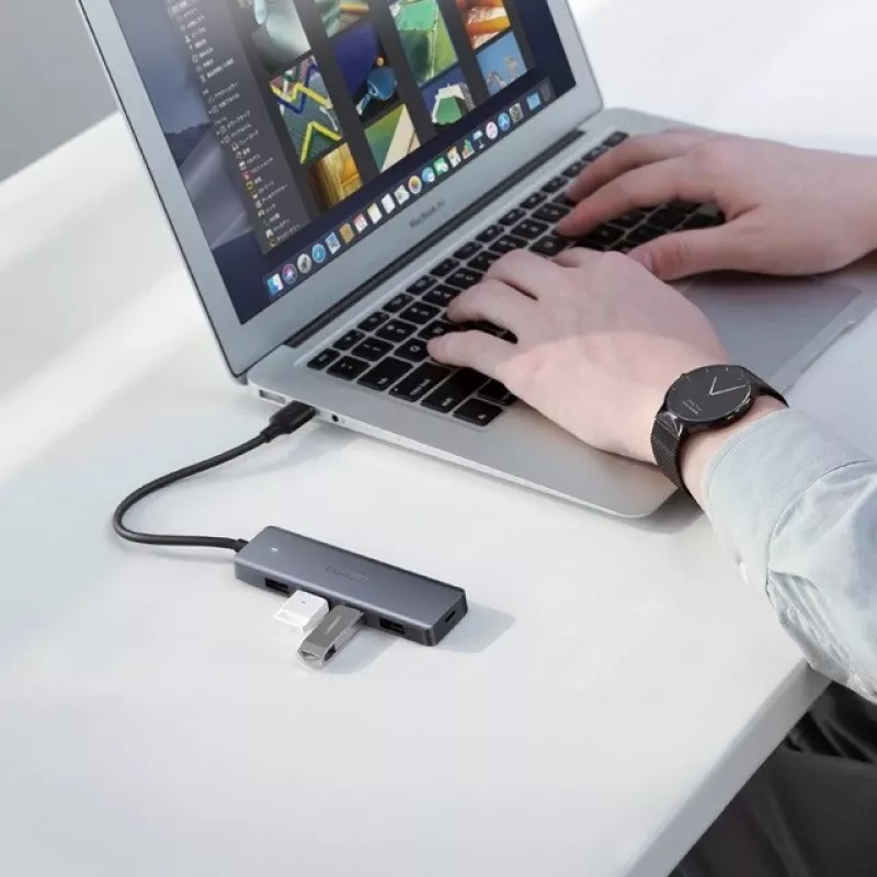 Hub Ugreen 4-in-1 adattatore USB-C a 4× USB 3.0 + USB-C grigio