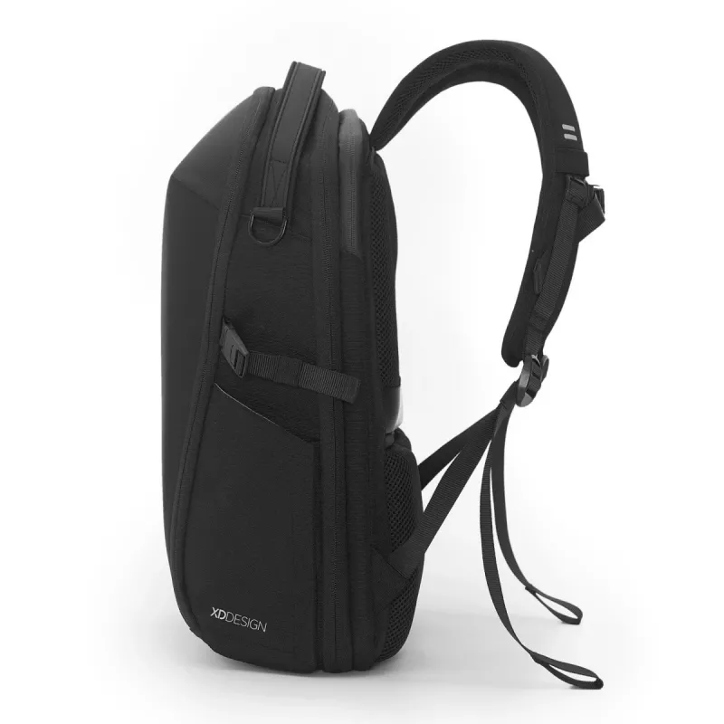 Zaino XDDESIGN Bizz nero — idrorepellente, leggero, modello P705.931