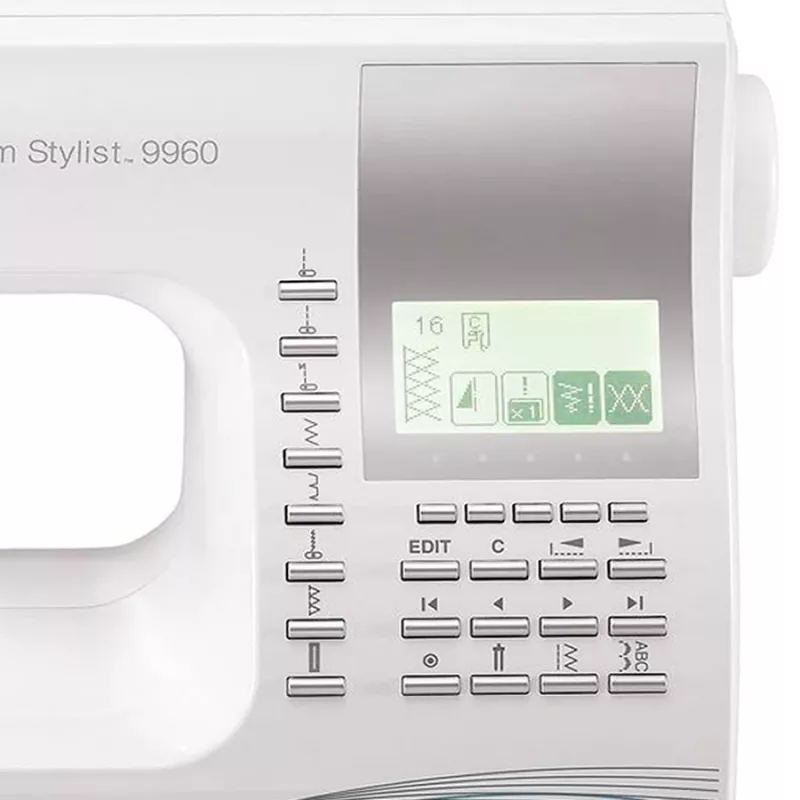 Macchina per cucire SINGER Quantum Stylist 9960 — 600 punti, 13 programmi automatici per asole, sistema a braccio libero