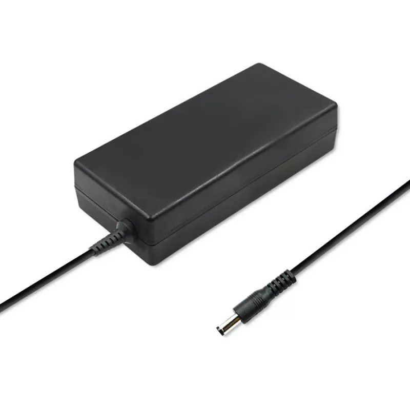 Qoltec 50797 alimentatore desktop 60 W, 12 V, 5 A, 5,5x2,1 mm, con cavo di alimentazione