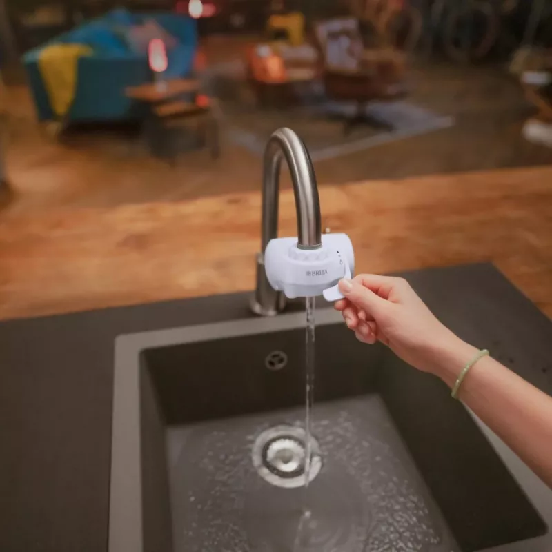 Filtro per rubinetto BRITA ON TAP V CU CE2 (1052067) — 4 stadi, capacità 600 L, 3 modalità, 5 adattatori, bianco