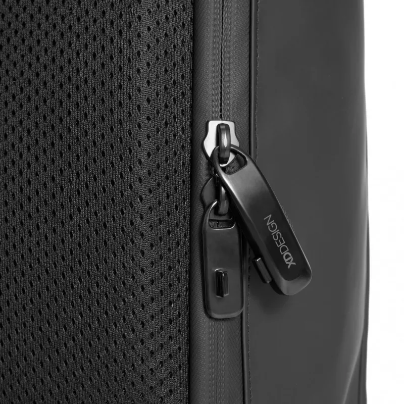 Zaino XDDESIGN URBAN FLAP-TOP P706.2601 — idrorepellente, leggero, nero