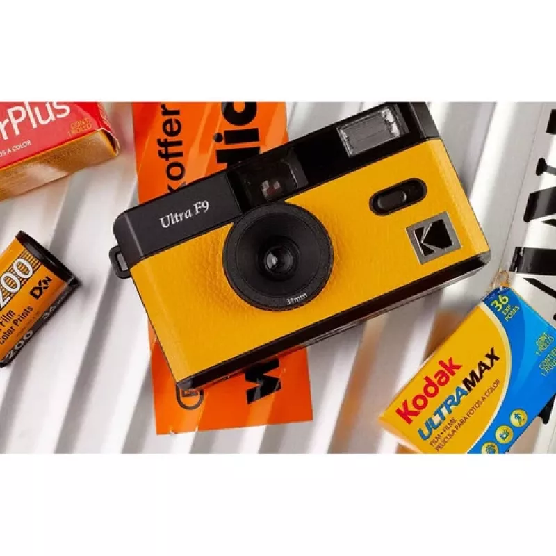 Fotocamera compatta a pellicola Kodak F9 135 mm ISO 200-400 nera gialla