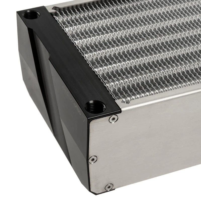 Blocco radiatore Aqua-Computer 33706 — alluminio/rame/acciaio inox, 320×140×73 mm, grigio/argento