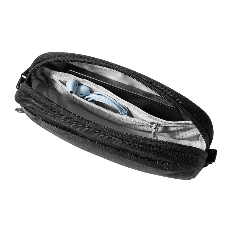 Borsa accessori Tomtoc Light-T12 di Tomtoc (nero) — organizer compatto per cavi e piccoli accessori