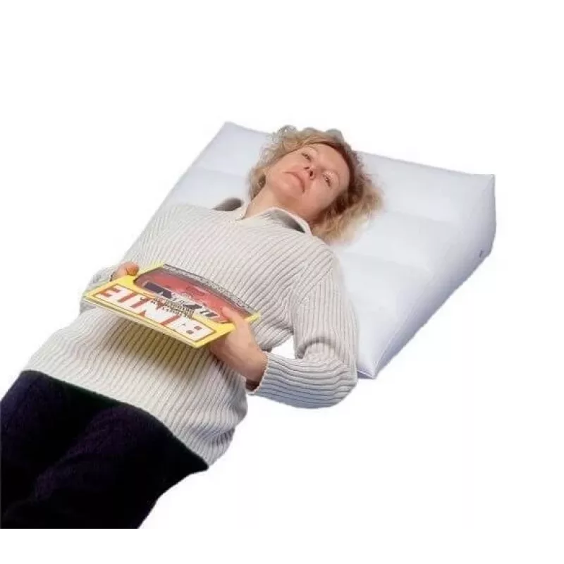 Cuscino gonfiabile SUNDO 43721 cuscino triangolare ortopedico altezza 100 mm 600×600 mm per supporto gambe e schiena