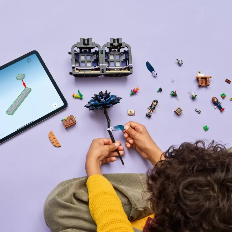 Set LEGO Wednesday 76784 fiore Dahlia nero — modello decorativo, 358 pezzi, 9+ anni