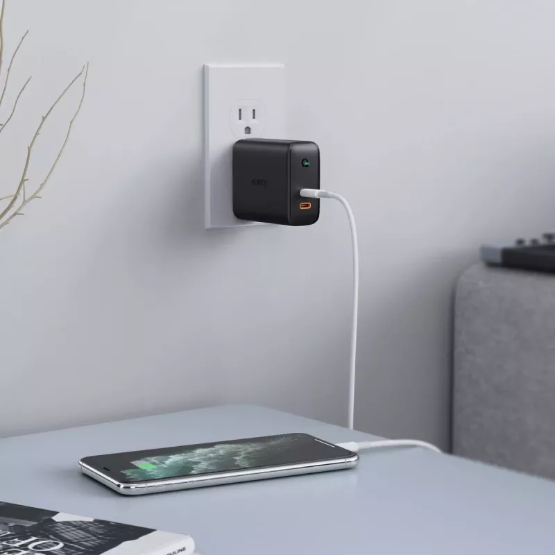 Caricabatterie AUKEY PA-D2 per dispositivi mobili 36W nero per interni