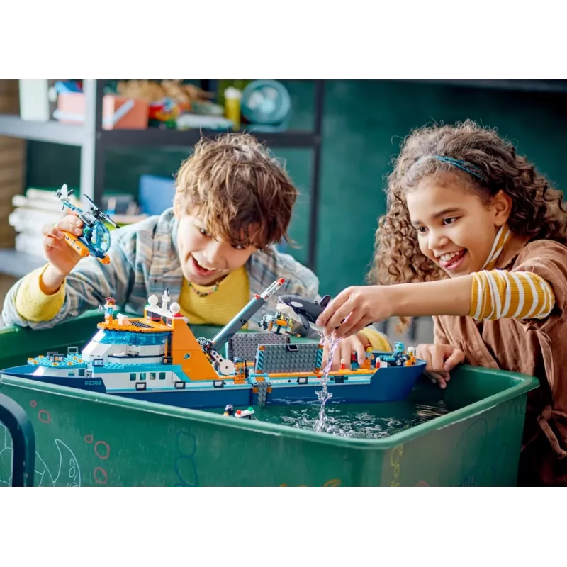 Giocattolo da costruzione LEGO City nave da spedizione artica 60368 — 815 pezzi, 7+ anni, include 4 minifigure