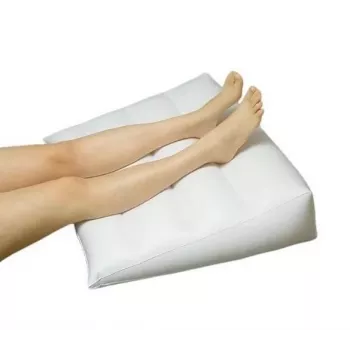 Cuscino gonfiabile SUNDO 43721 cuscino triangolare ortopedico altezza 100 mm 600×600 mm per supporto gambe e schiena