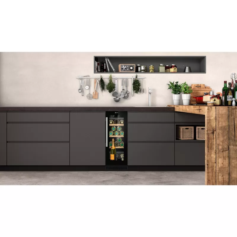 Cantinetta vini Neff KU9202HF0 da incasso nero 21 bottiglie