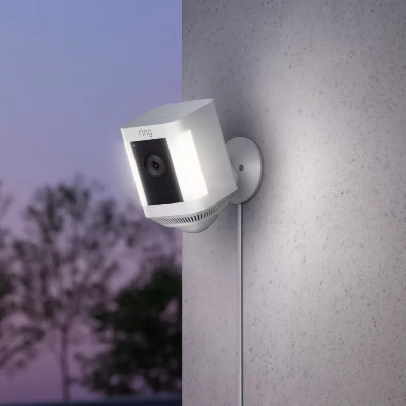 Ring Spotlight Cam Plus Plug-In telecamera di videosorveglianza in rete per esterni