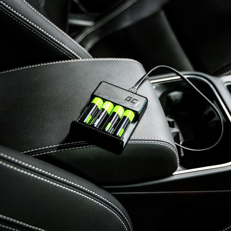 Caricabatterie Green Cell GC VitalCharger con 4 batterie ricaricabili AA 2000mAh NiMH