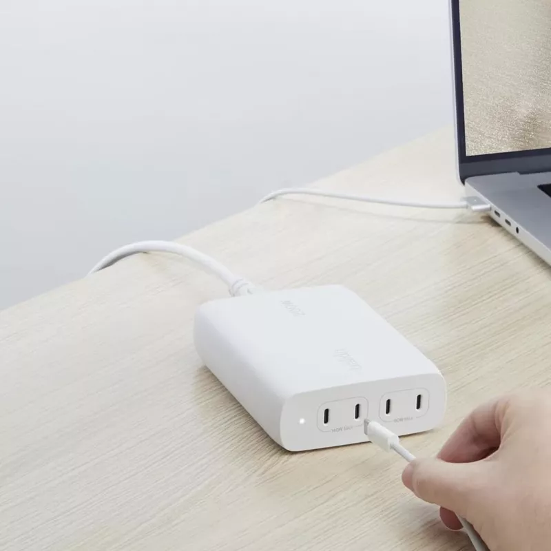 Belkin BoostCharge Pro caricabatterie da parete GaN USB-C a 4 porte da 200 W, bianco (WCH015VFWH)