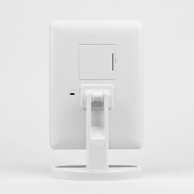 Specchio da trucco da appoggio Girmi BE04 – rettangolare con ingrandimento 1x, LED bianco, USB/4×AA, rotazione 180°