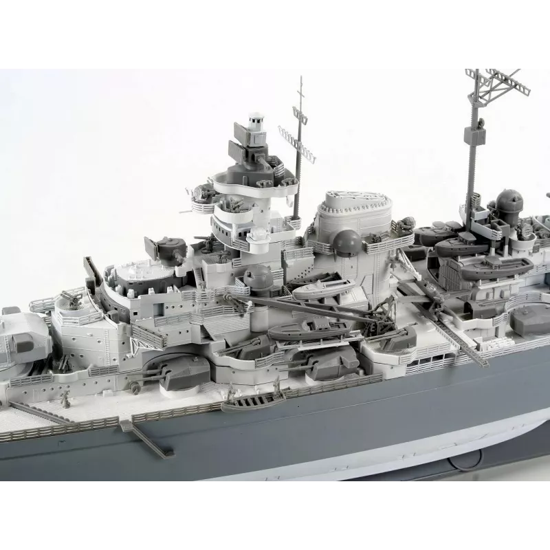 Modello in plastica nave REVELL Tirpitz scala 1:350