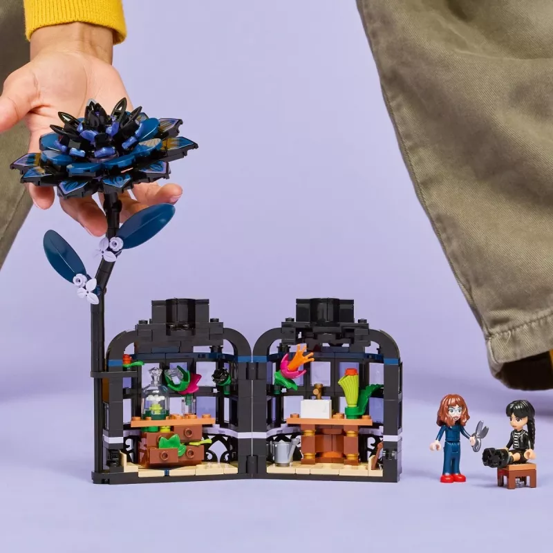 Set LEGO Wednesday 76784 fiore Dahlia nero — modello decorativo, 358 pezzi, 9+ anni