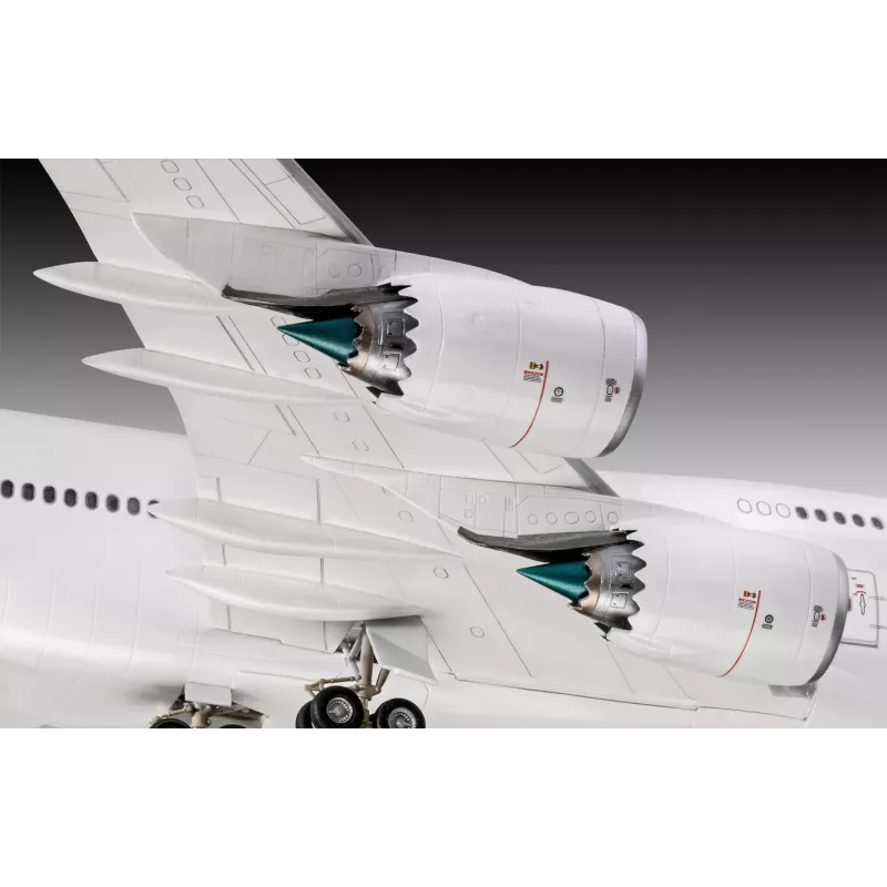Aereo Revell Boeing 747-8 Lufthansa New Livery